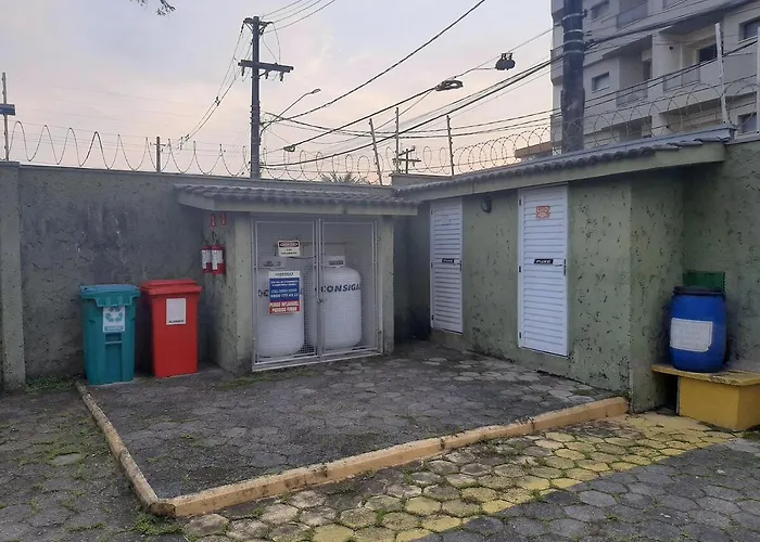 APTO PRAIA UBATUBA - Lindo e Equipado! Internet 500mb e 3 Tvs 2 Quartos Estacionamento TUDO PERTO